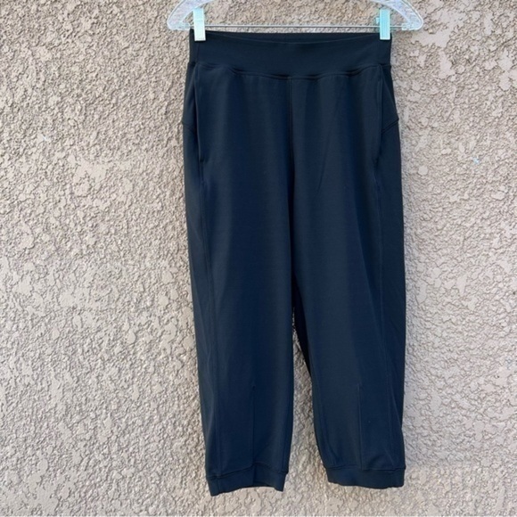 Lululemon 4 Womens Crop Jogger Pants Everyday Athleisure Workout Gym - Picture 2 of 15